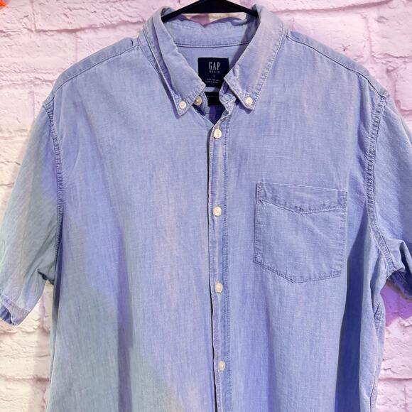GAP Short sleeve lightweight Denim Button up shirt sz L - Picture 2 of 5
